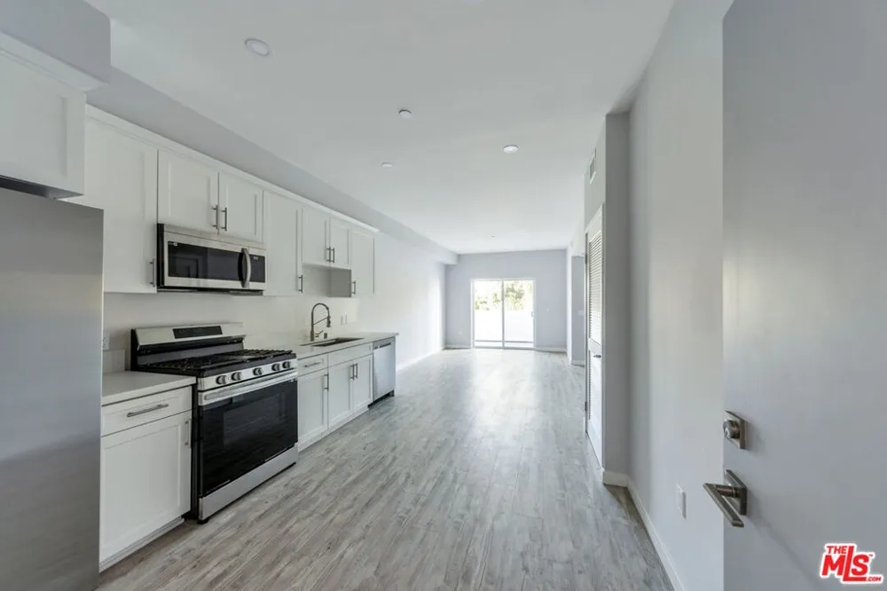 5506 Thornburn Street #401 Los Angeles, CA 90045