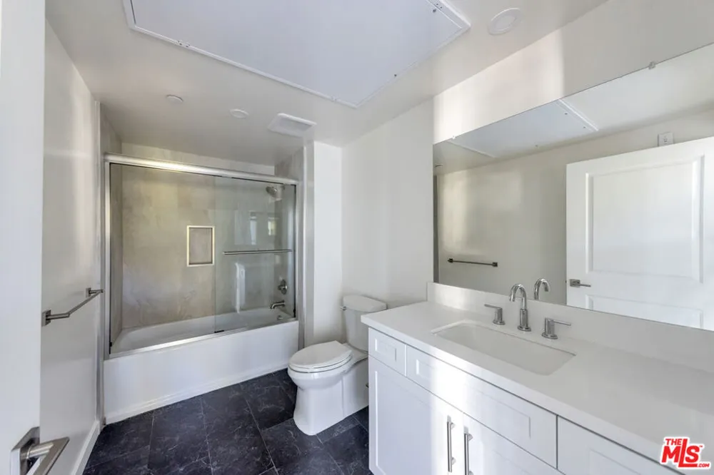 5506 Thornburn Street #401 Los Angeles, CA 90045