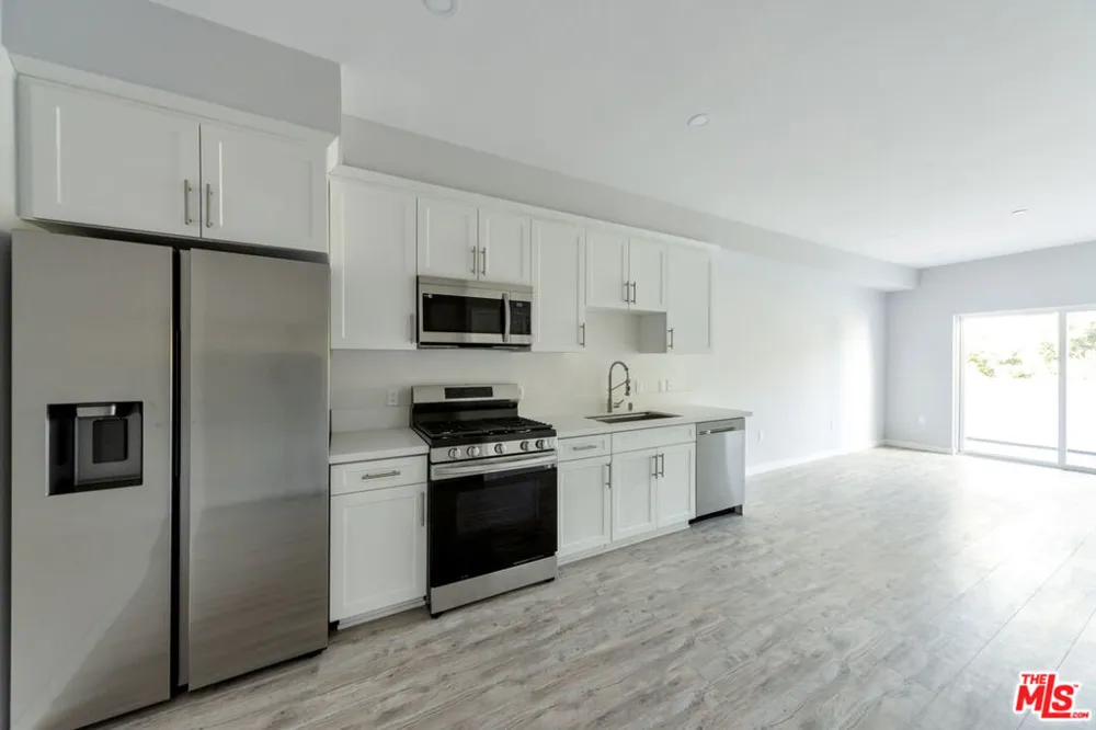 5506 Thornburn Street #401 Los Angeles, CA 90045