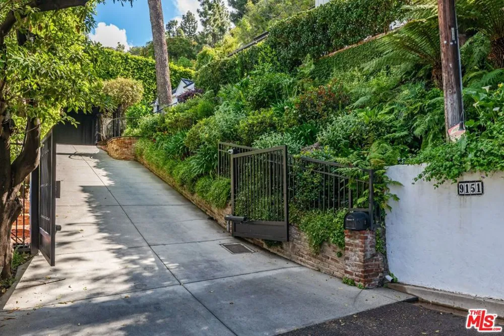 9151 Warbler Place Los Angeles, CA 90069