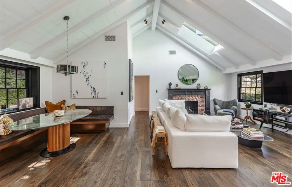 9151 Warbler Place Los Angeles, CA 90069