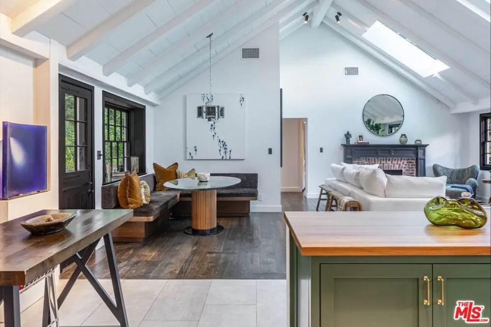 9151 Warbler Place Los Angeles, CA 90069