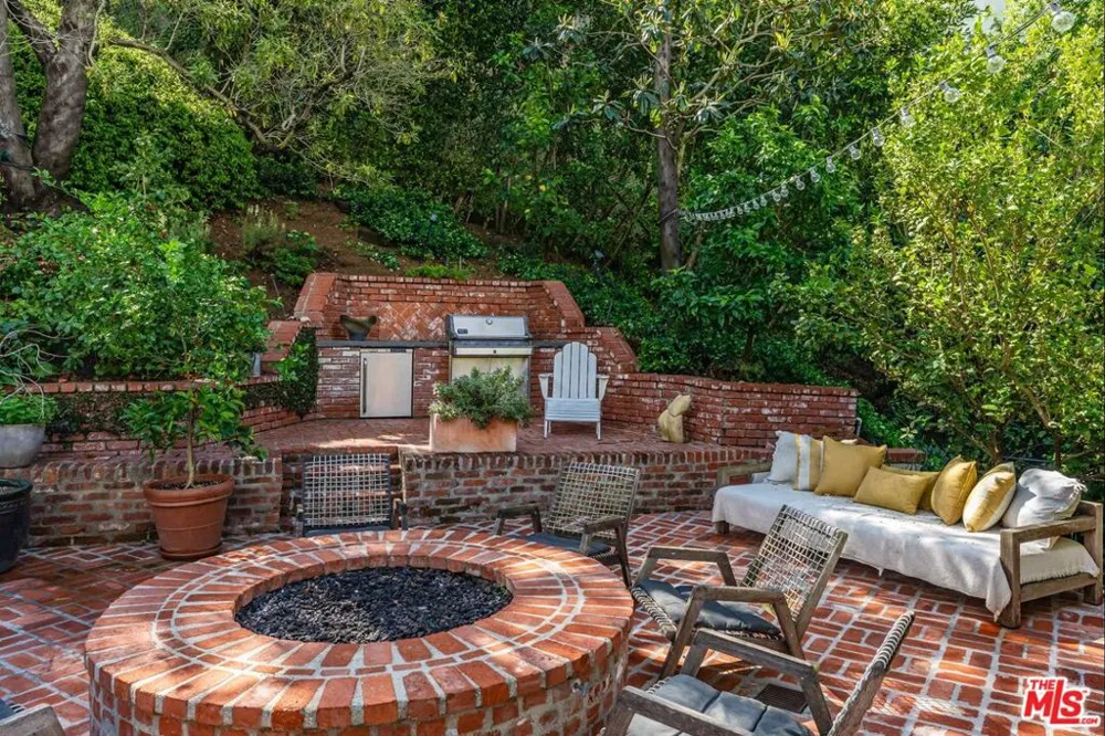 9151 Warbler Place Los Angeles, CA 90069