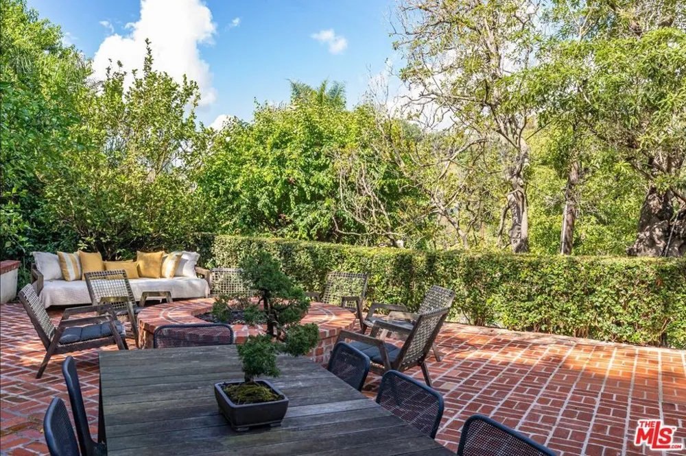 9151 Warbler Place Los Angeles, CA 90069