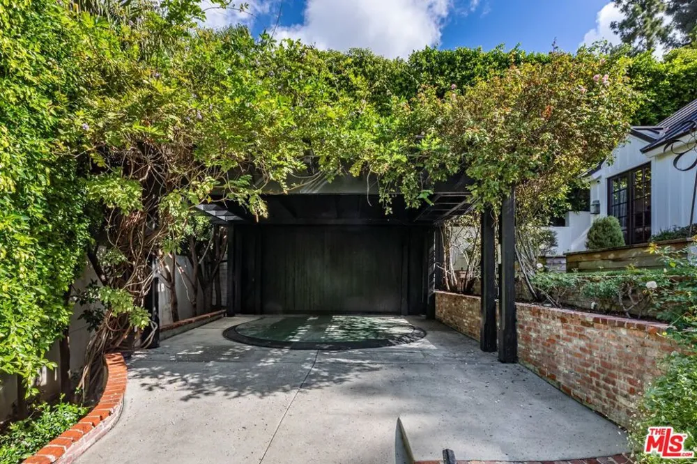 9151 Warbler Place Los Angeles, CA 90069