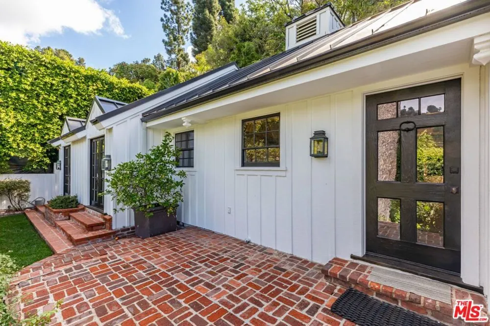 9151 Warbler Place Los Angeles, CA 90069