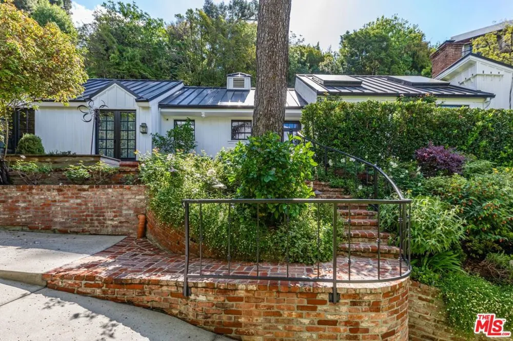 9151 Warbler Place Los Angeles, CA 90069