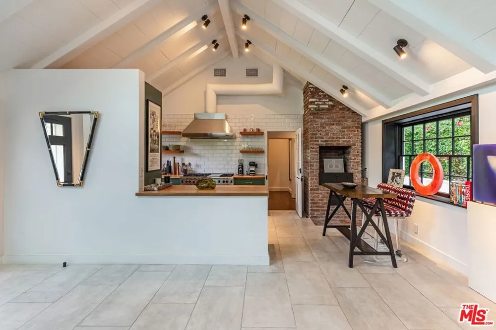 9151 Warbler Place Los Angeles, CA 90069