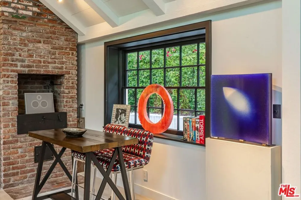 9151 Warbler Place Los Angeles, CA 90069