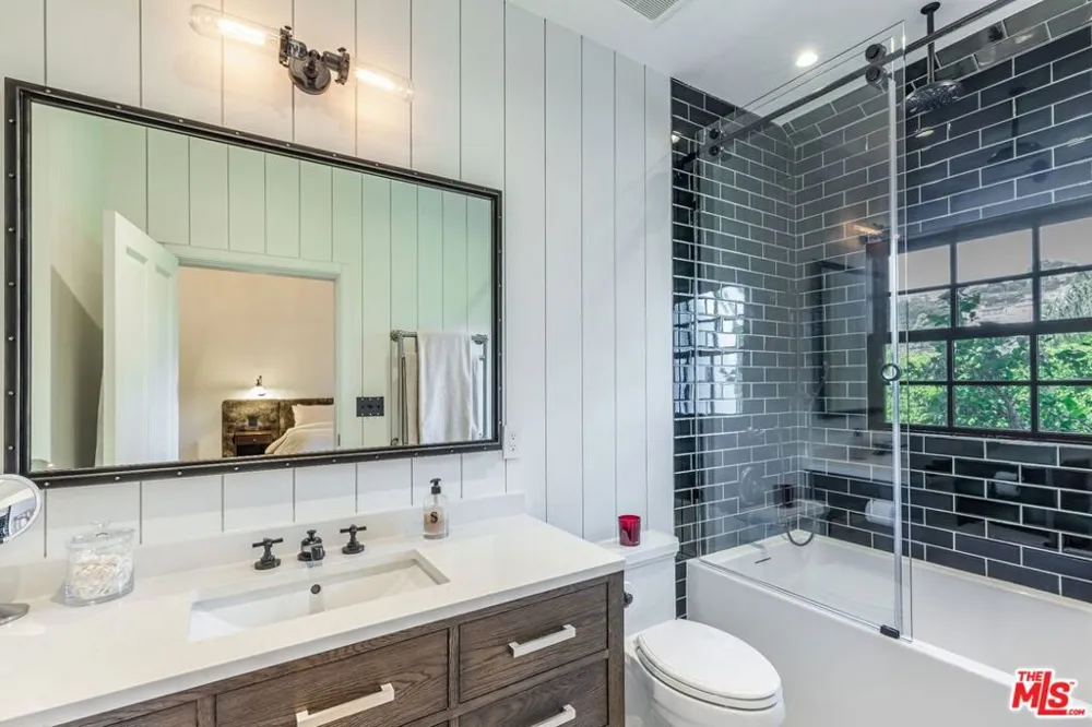 9151 Warbler Place Los Angeles, CA 90069