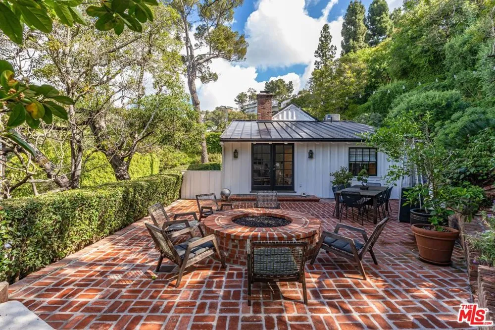 9151 Warbler Place Los Angeles, CA 90069
