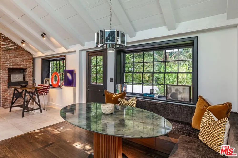 9151 Warbler Place Los Angeles, CA 90069