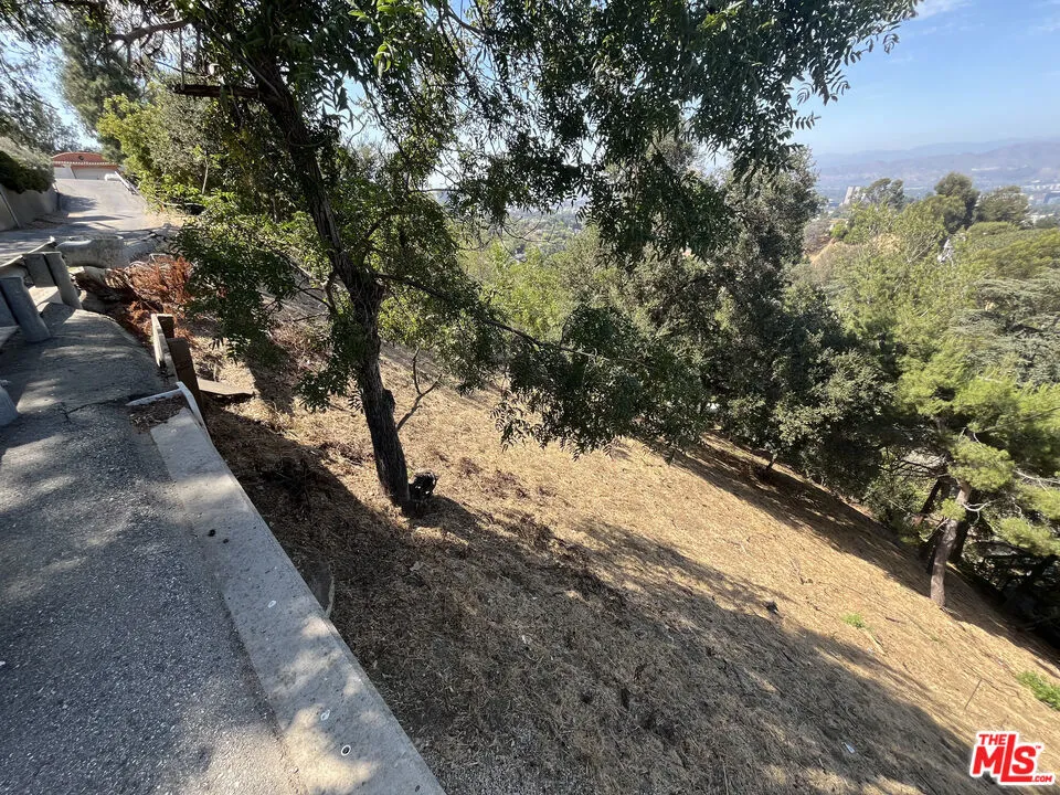 7247 W Sunnydip Trail Los Angeles, CA 90068