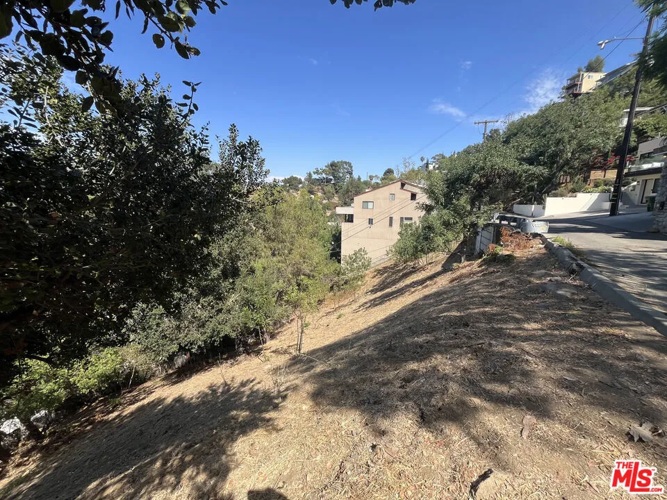 7247 W Sunnydip Trail Los Angeles, CA 90068