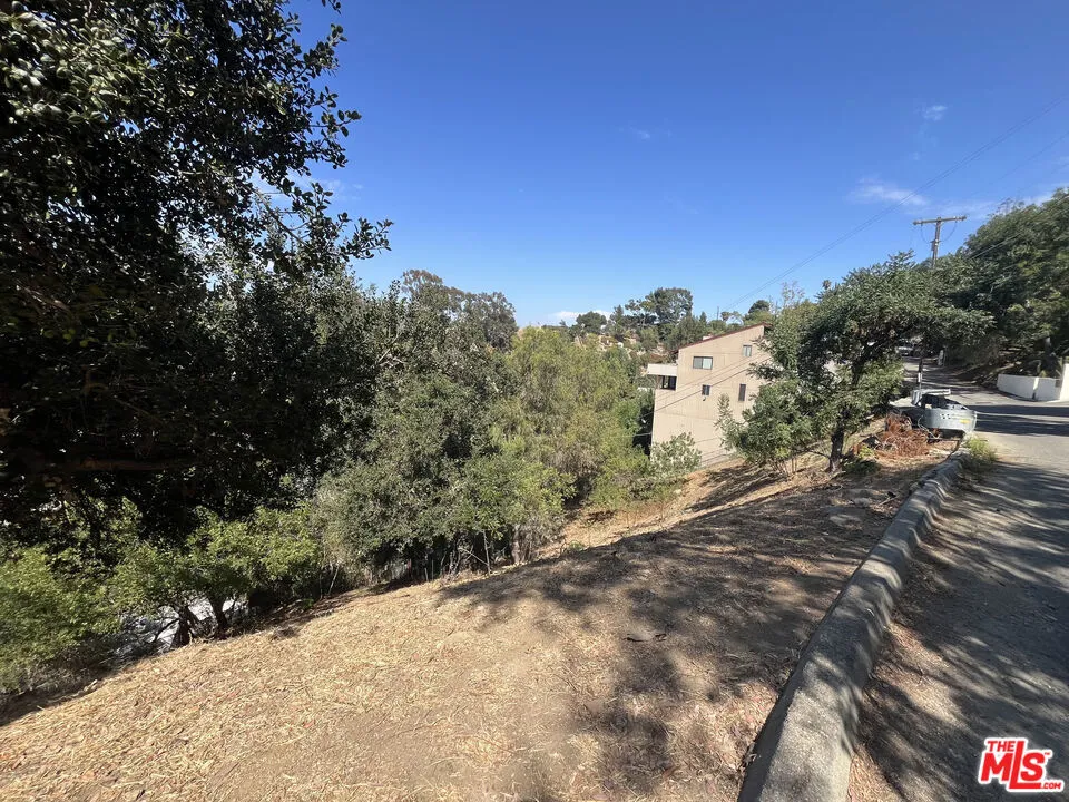 7247 W Sunnydip Trail Los Angeles, CA 90068