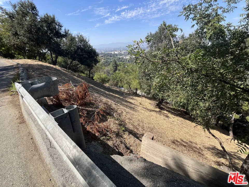 7247 W Sunnydip Trail Los Angeles, CA 90068