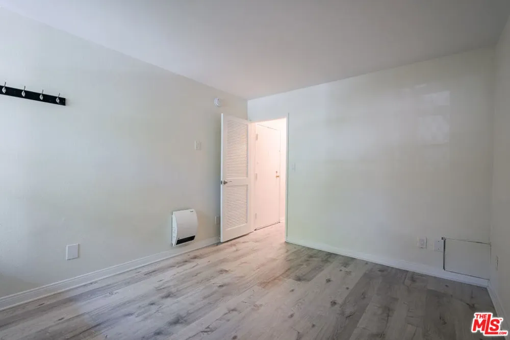 22 Navy Street #103 Venice, CA 90291