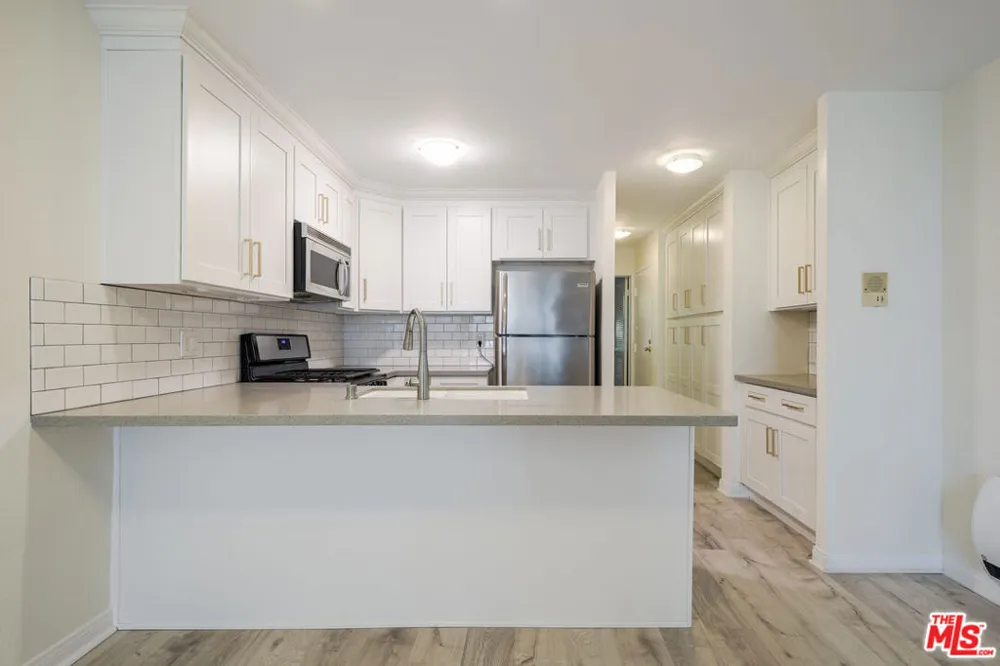 22 Navy Street #103 Venice, CA 90291