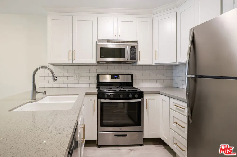 22 Navy Street #103 Venice, CA 90291