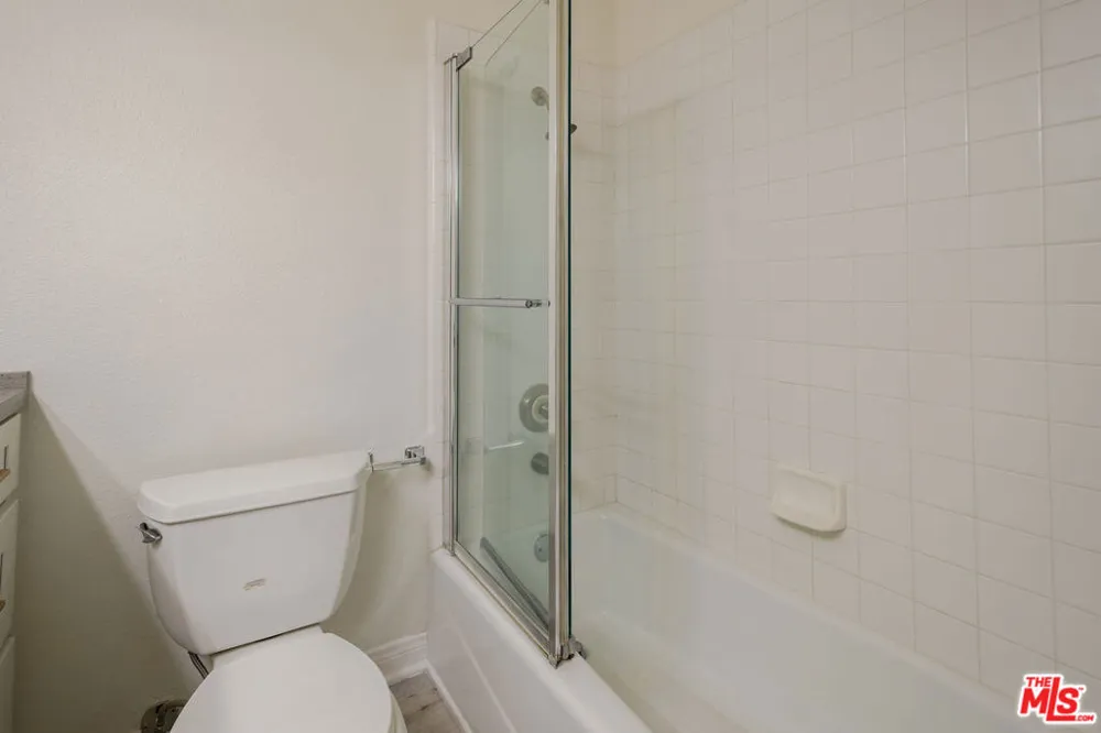 22 Navy Street #103 Venice, CA 90291