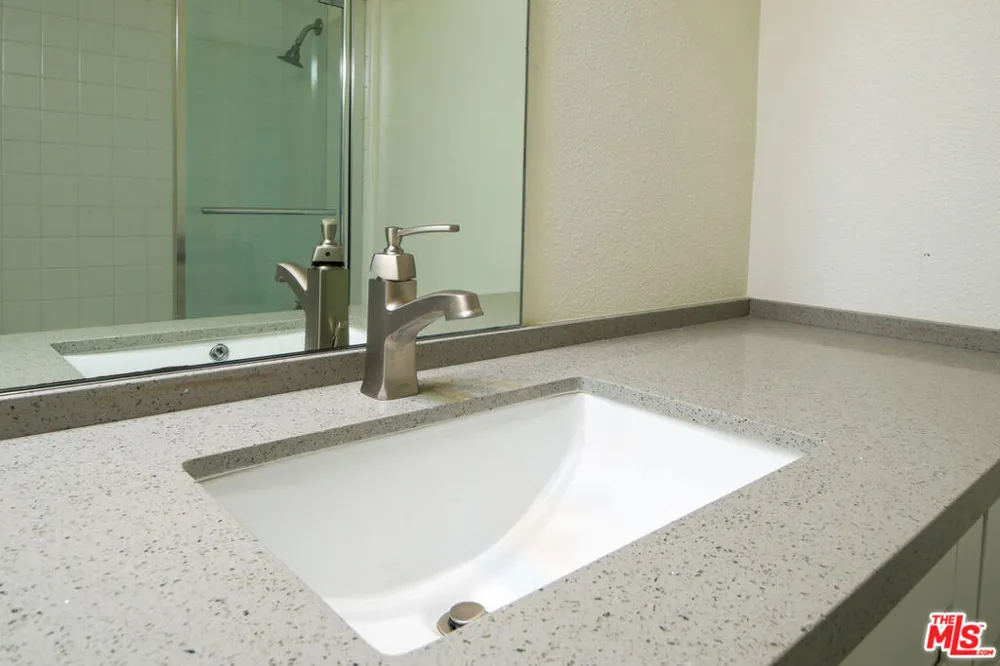 22 Navy Street #103 Venice, CA 90291
