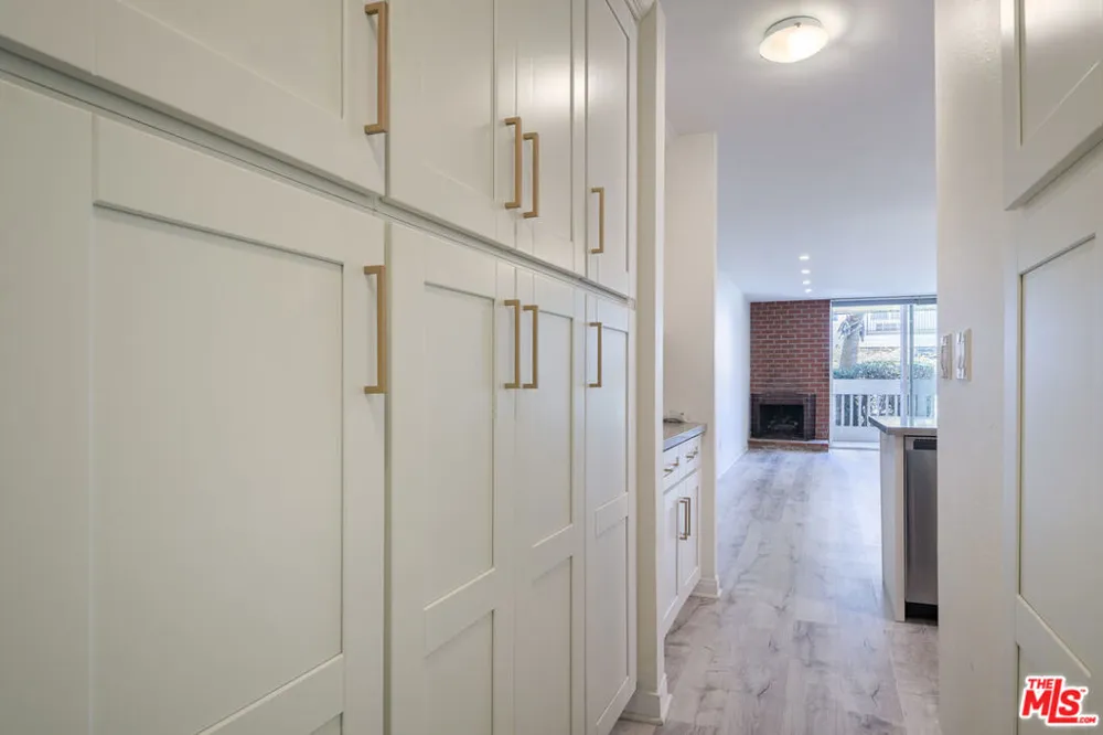 22 Navy Street #103 Venice, CA 90291
