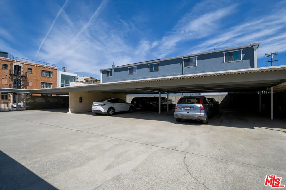 22 Navy Street #103 Venice, CA 90291