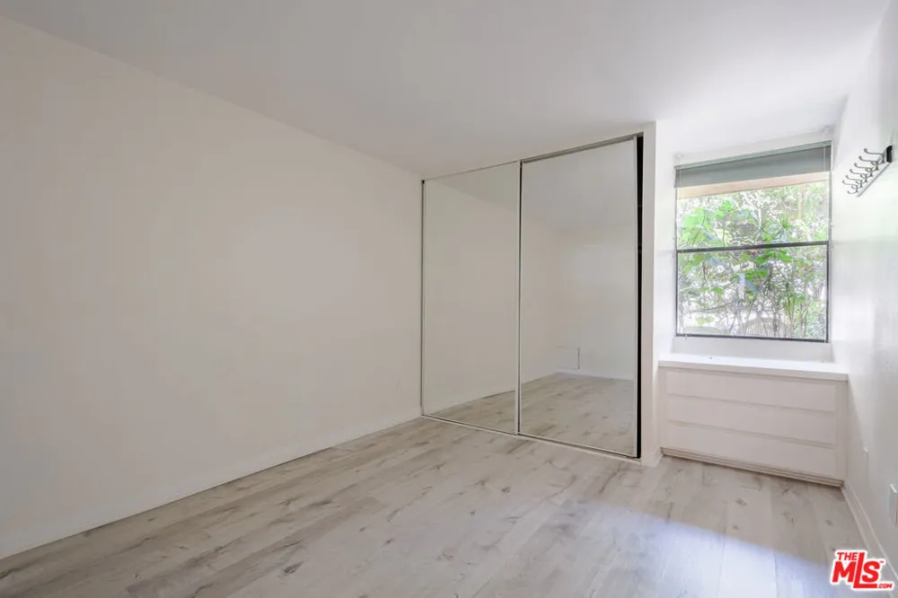 22 Navy Street #103 Venice, CA 90291