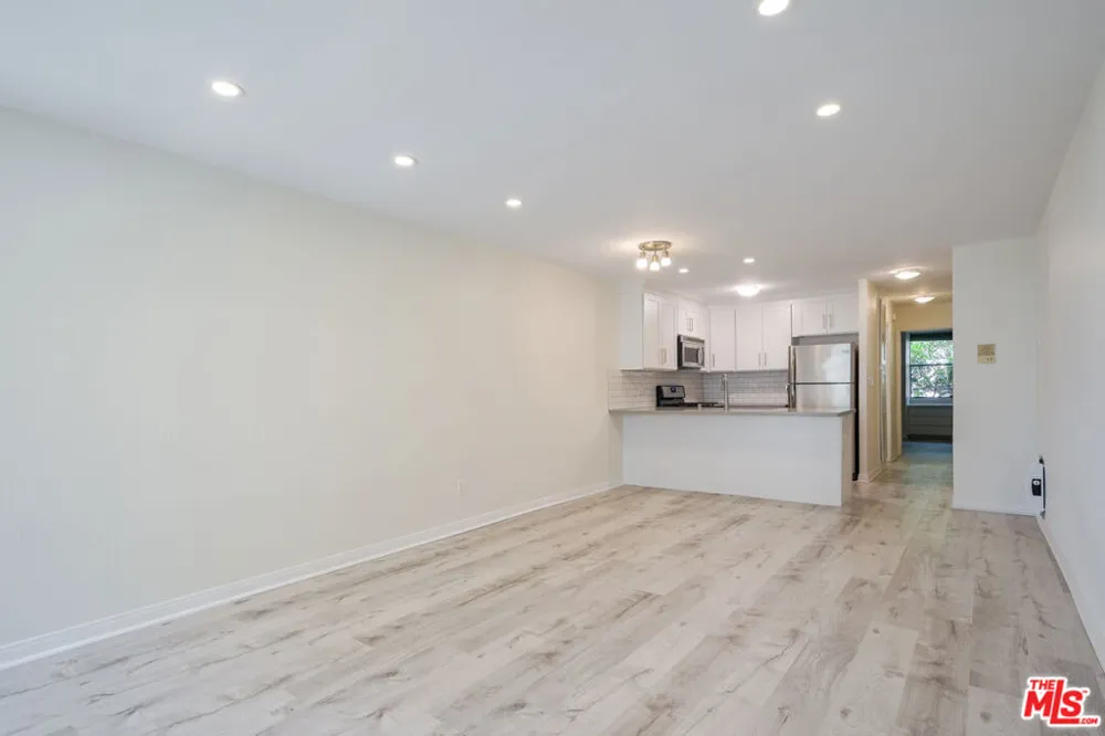 22 Navy Street #103 Venice, CA 90291