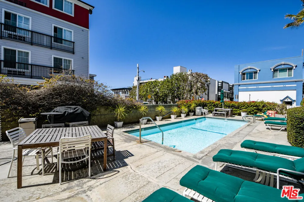 22 Navy Street #103 Venice, CA 90291