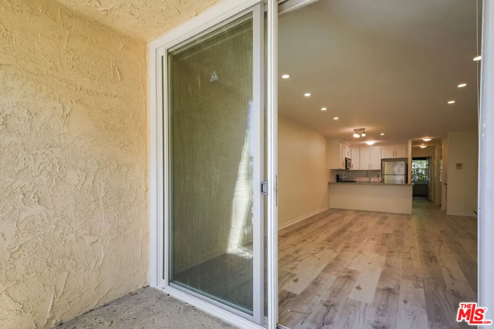 22 Navy Street #103 Venice, CA 90291