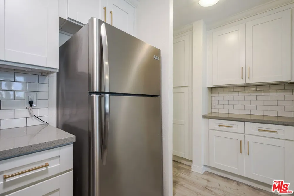 22 Navy Street #103 Venice, CA 90291