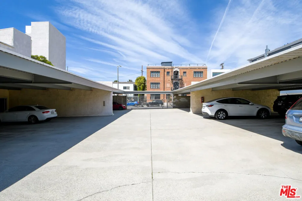 22 Navy Street #103 Venice, CA 90291