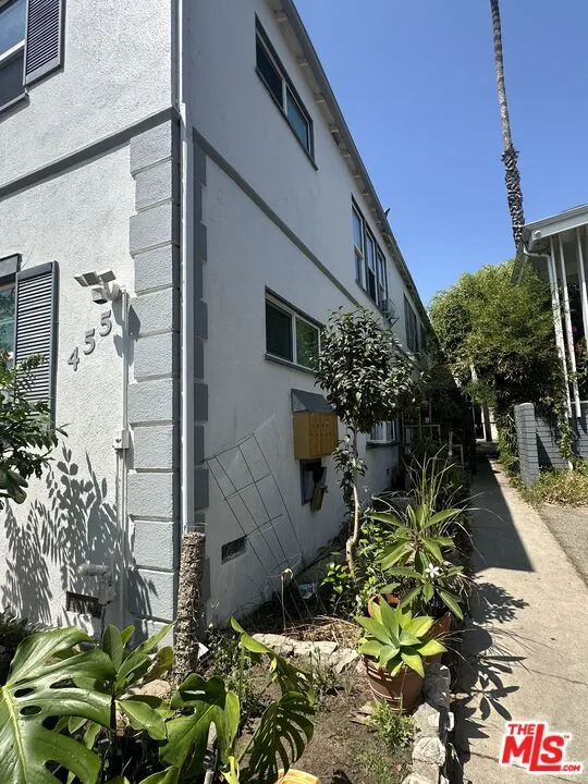 455 S Oakhurst Drive #3 Beverly Hills, CA 90212