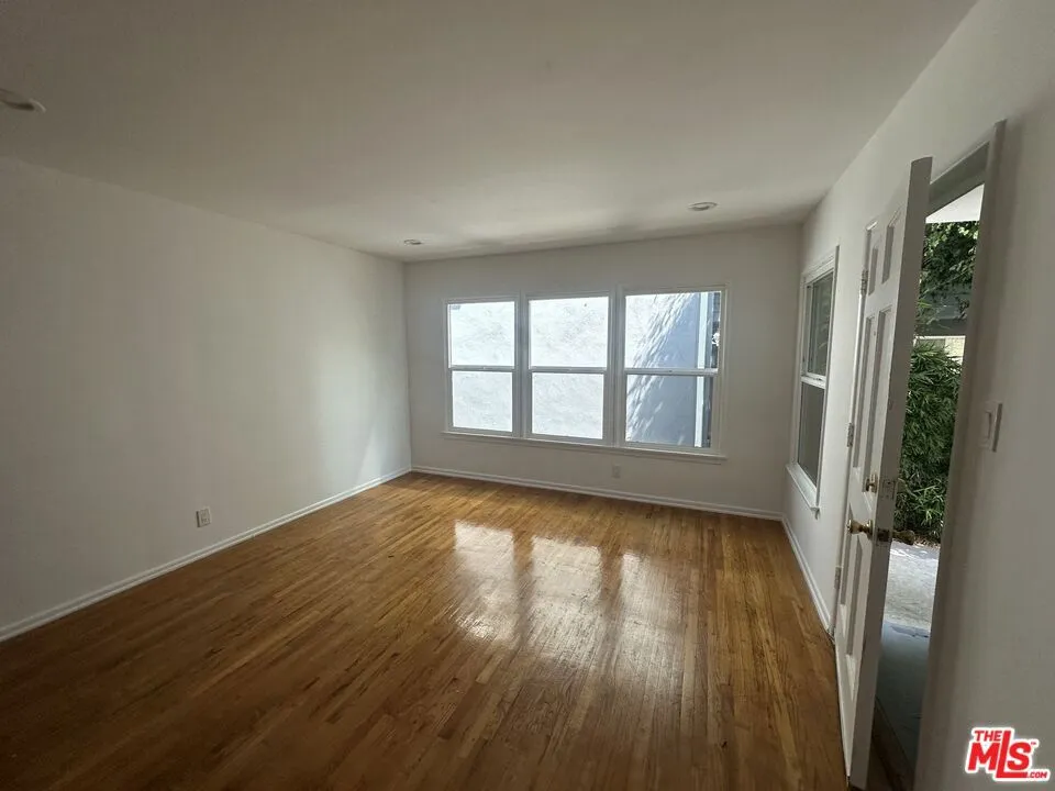 455 S Oakhurst Drive #3 Beverly Hills, CA 90212