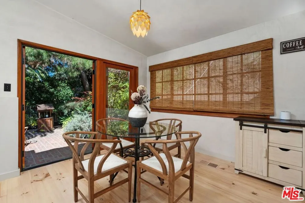 9667 Yoakum Drive Los Angeles, CA 90210