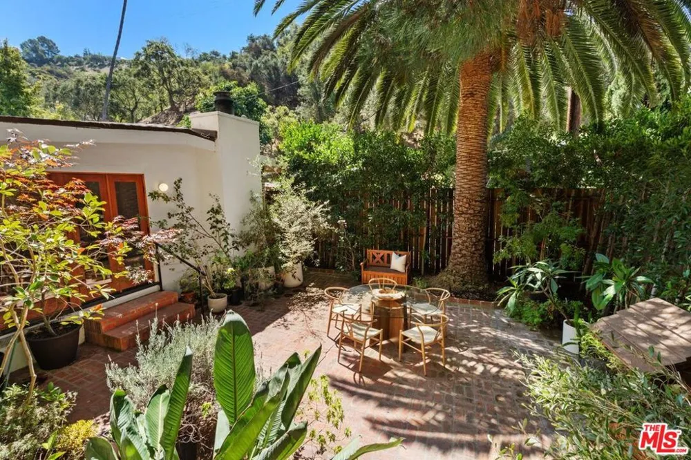 9667 Yoakum Drive Los Angeles, CA 90210