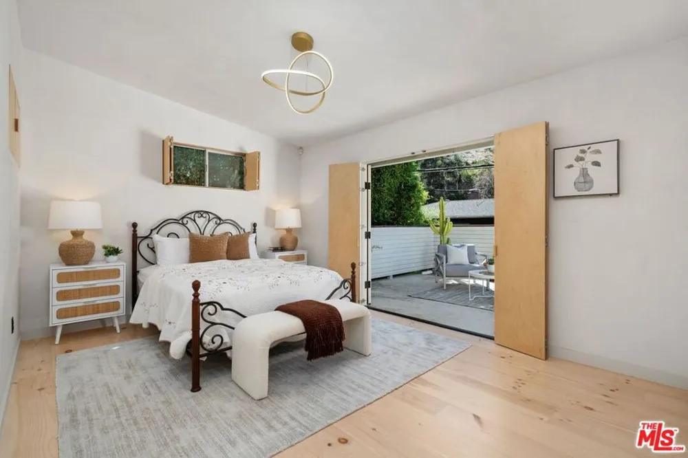 9667 Yoakum Drive Los Angeles, CA 90210