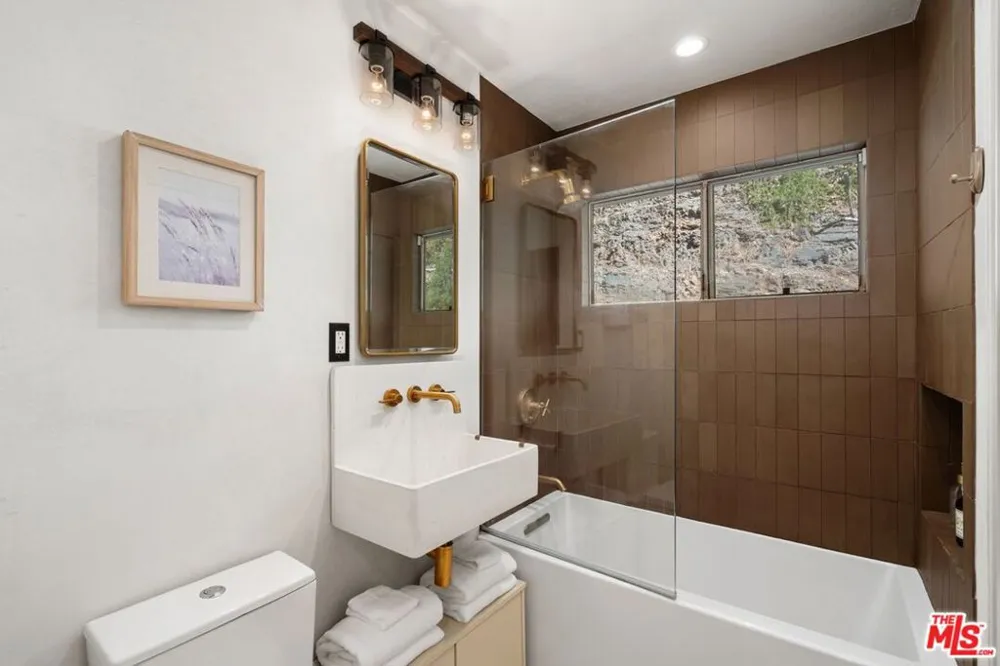 9667 Yoakum Drive Los Angeles, CA 90210