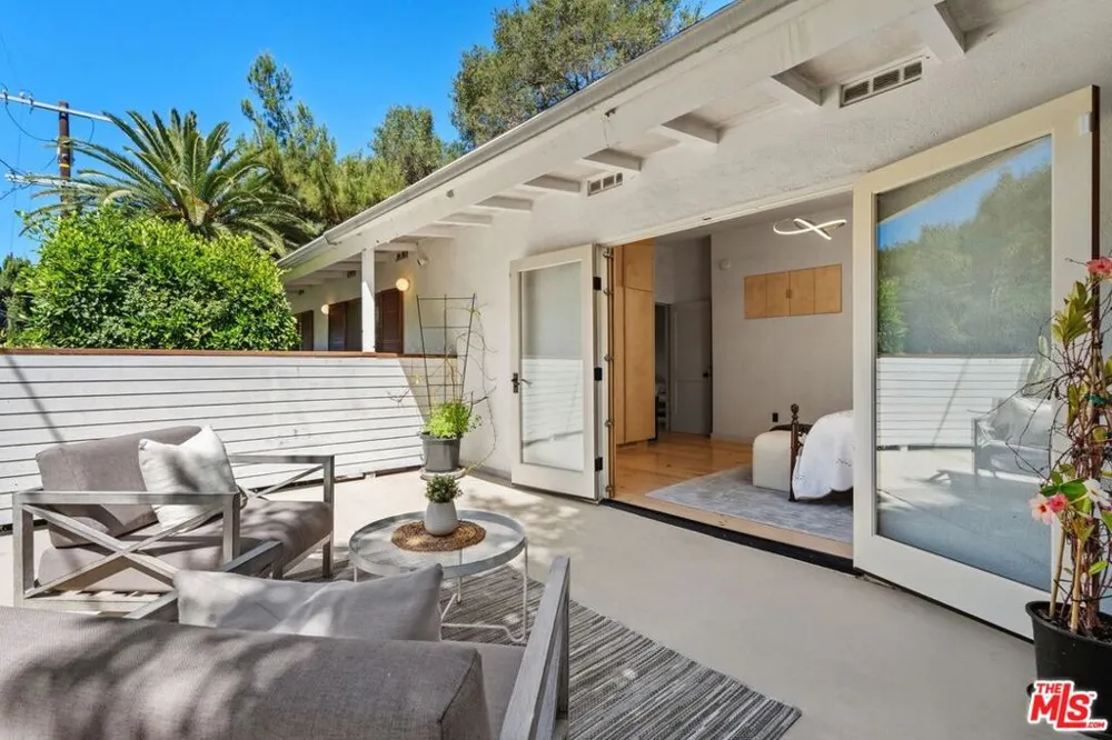 9667 Yoakum Drive Los Angeles, CA 90210