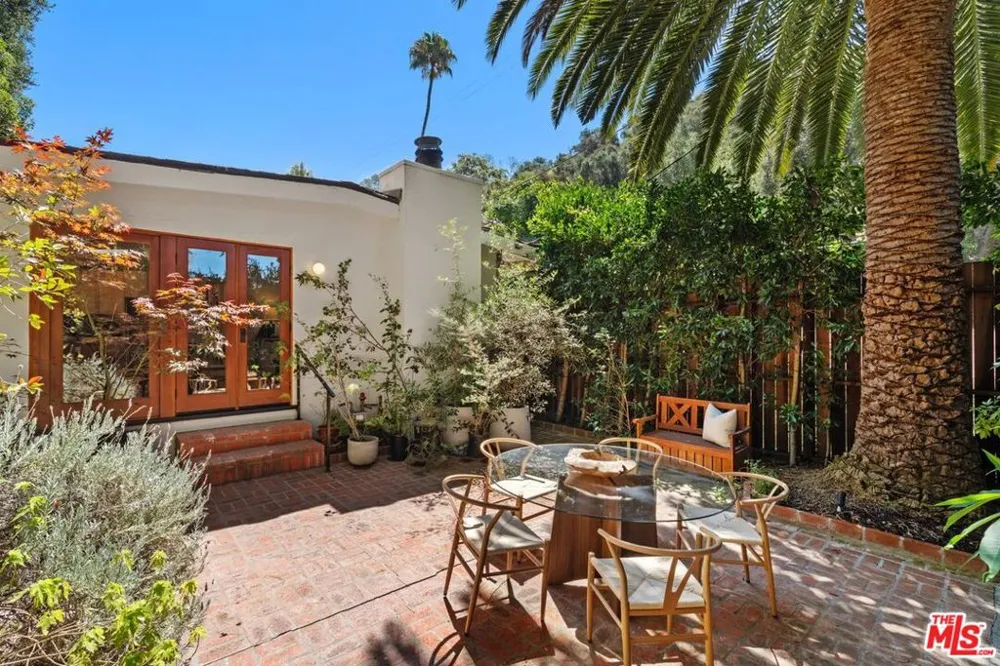 9667 Yoakum Drive Los Angeles, CA 90210