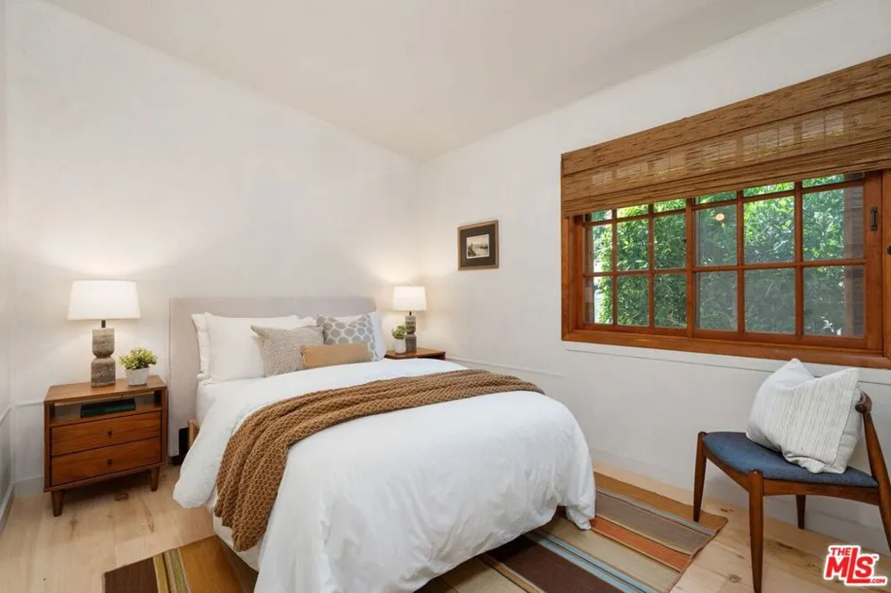 9667 Yoakum Drive Los Angeles, CA 90210