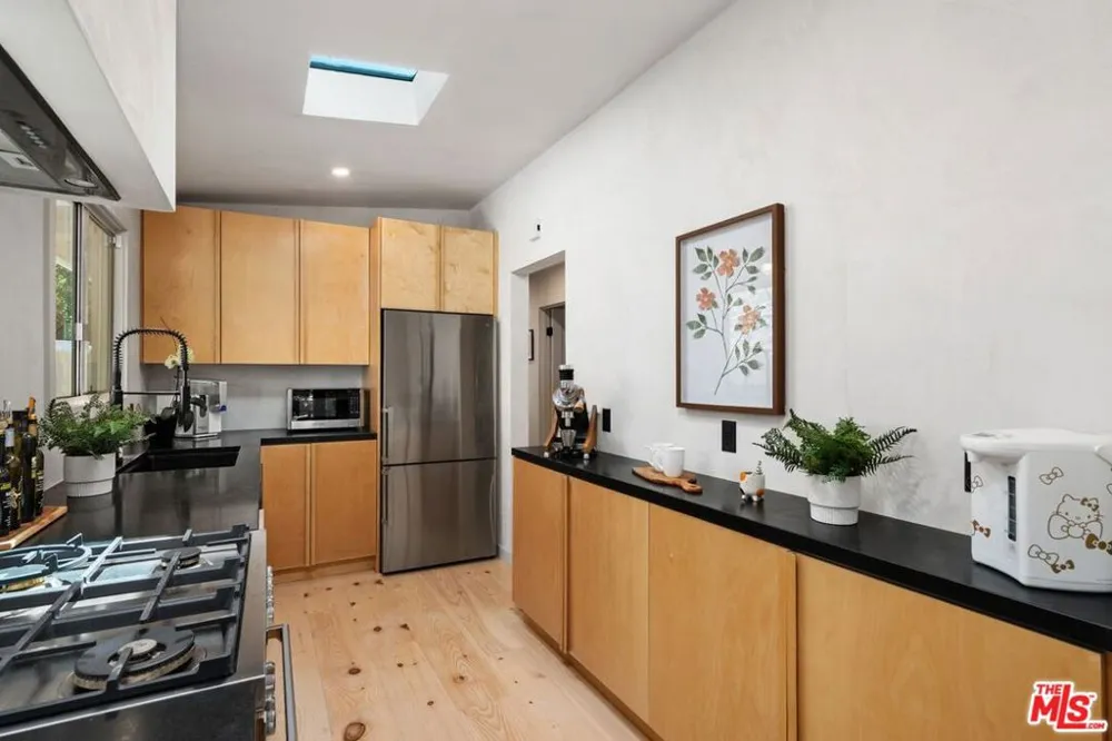 9667 Yoakum Drive Los Angeles, CA 90210