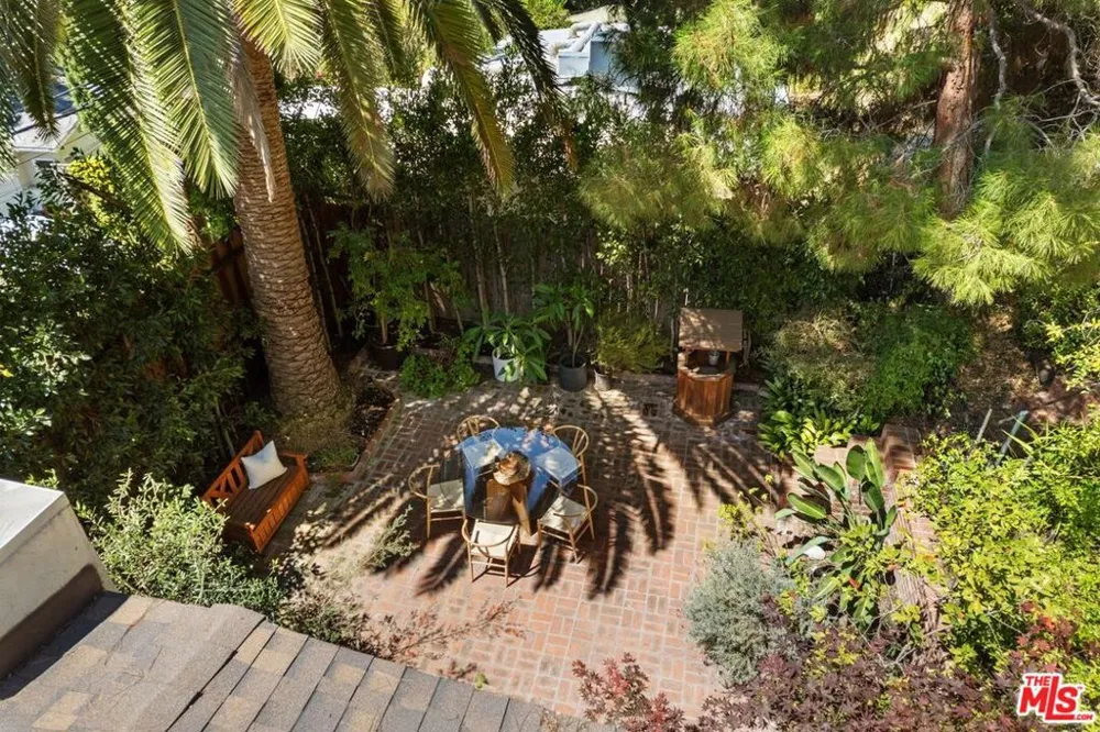 9667 Yoakum Drive Los Angeles, CA 90210