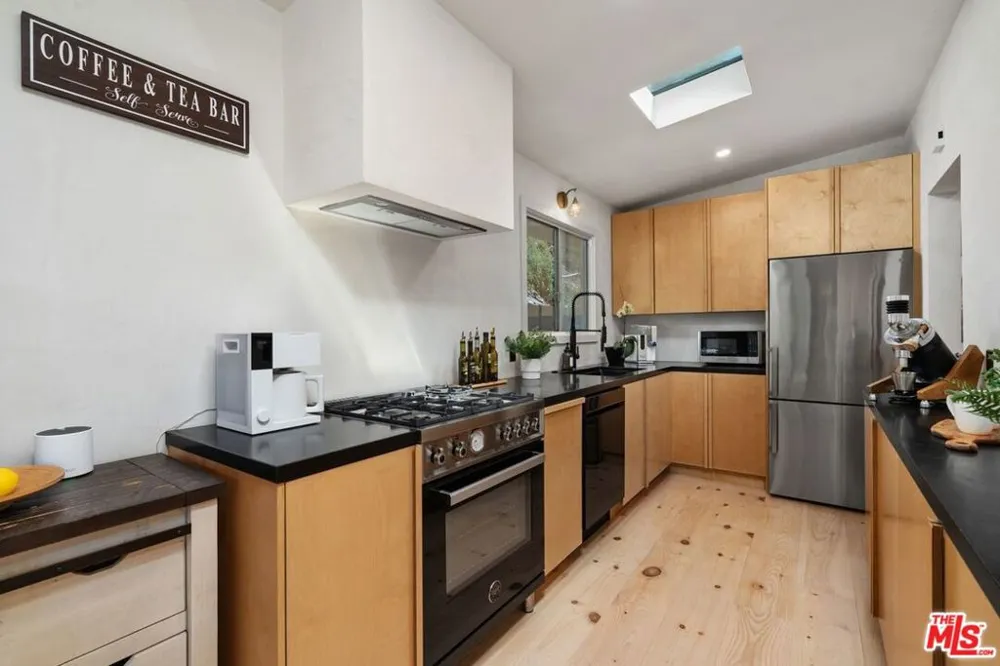 9667 Yoakum Drive Los Angeles, CA 90210