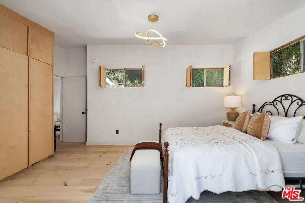 9667 Yoakum Drive Los Angeles, CA 90210