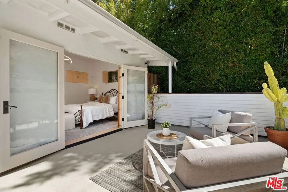 9667 Yoakum Drive Los Angeles, CA 90210