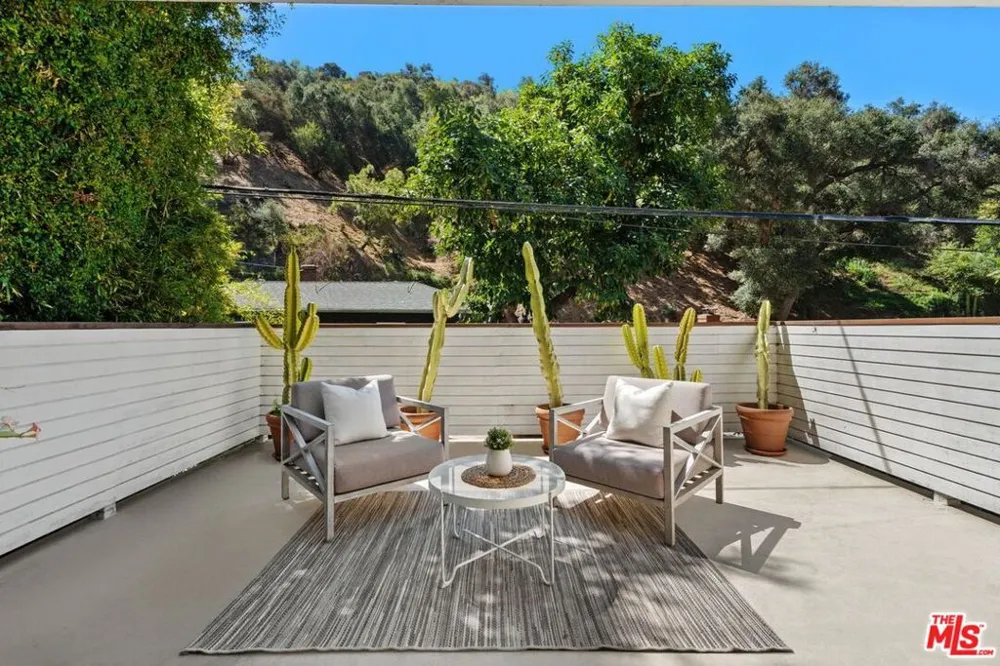 9667 Yoakum Drive Los Angeles, CA 90210