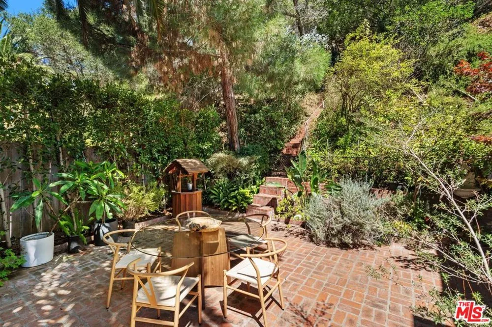 9667 Yoakum Drive Los Angeles, CA 90210
