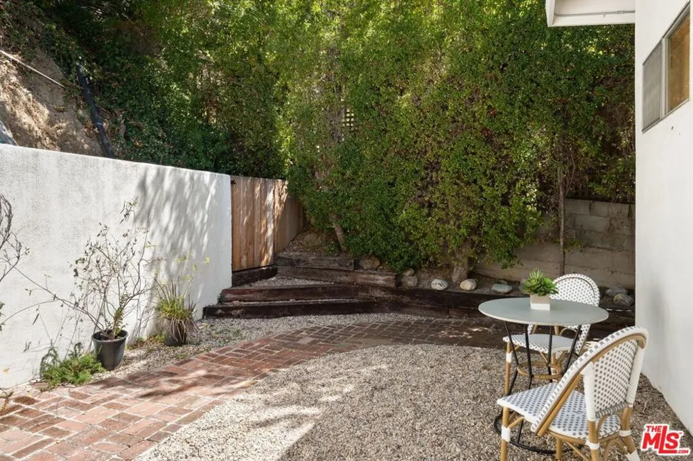 9667 Yoakum Drive Los Angeles, CA 90210